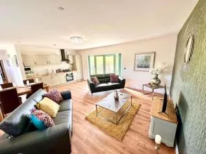 Fox Acre Lodge - Amazing Views - Llanvaches