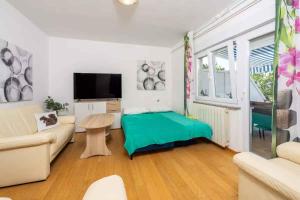 Apartment in Crikvenica 13715