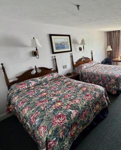 Double Room with Two Double Beds room in Fort Knox Inn