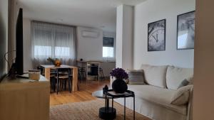 Apartment Sara with Sea View