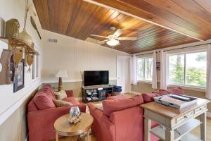 Cozy Lake Champlain Cottage with Private Beach!