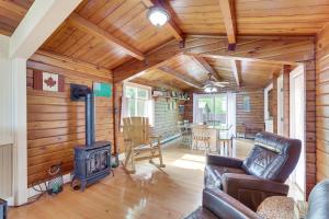 Cozy Lake Champlain Cottage with Private Beach!