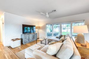 Location, Location! Stylish Home in Palm Beach!