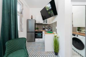 Apartment in the Heart of the Top Center