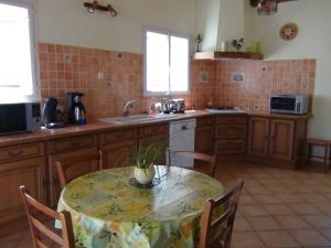 Maisons de vacances gite les muriers : Maison 3 Chambres