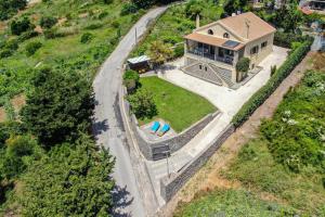 Villa Nikolas stone house with stynning seaview