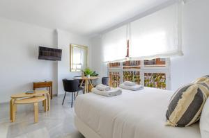 Muelle Uno Studio with Sea View