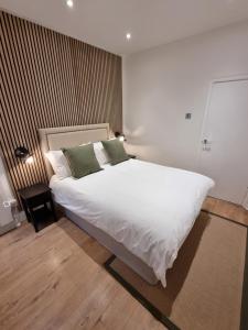 Deluxe One-Bedroom Apartment room in Victoria Lodgings London