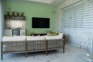 New 4 BR penthouse at playa Bonita with Jacuzzi