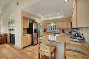 La Quinta Tennis Villa steps to the resort!