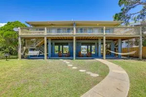 Waterfront Cedar Key Duplex Home Grill and Dock! - Suwannee