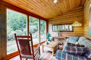 Misty Falls Hideaway