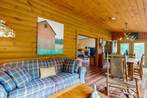 Misty Falls Hideaway