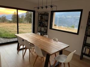 Villas Maison moderne avec vue imprenable - 5min du lac : photos des chambres