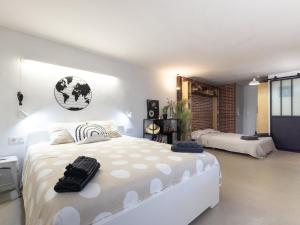 CHEZ ADELA