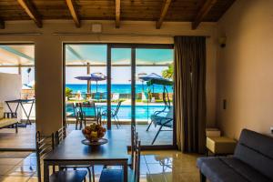 Fanis seafront apartments