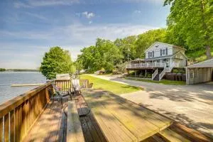 Big Pine Island Lake Cottage with Boat Dock and Kayaks - 格林维尔