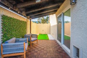 New Pool King Bed Minutes From Old Town