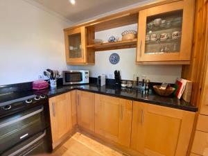 Private detached cottage sleeps 4