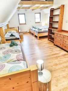 Chaloupka pod lípou