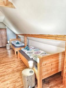 Chaloupka pod lípou