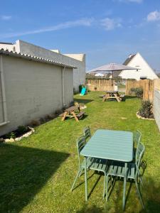 Maisons de vacances La Maison - Ambleteuse - Vue sur Mer et Jardin : photos des chambres