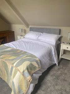 Apartment at Bowes Cafe