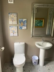 Apartment at Bowes Cafe