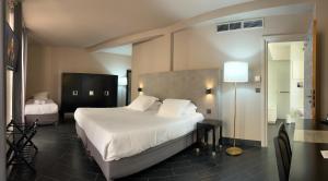 Hotels Hotel POZZO DI BORGO : photos des chambres