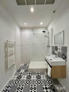 Appartements L- Appart- , tendance et epure avec bel exterieur, proche du centre : photos des chambres