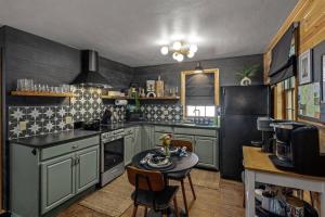 Memorial Day, Hot Tub, Pets OK, Honeymoon