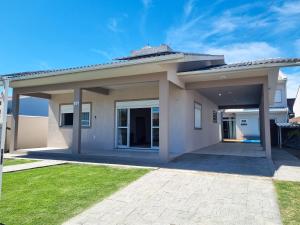 Casa com piscina na Praia do Sonho