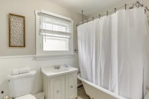 Cincinnati Apartment 1 Mi to Hyde Park Square!