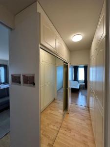 Kotimaailma-neliö keskustassa