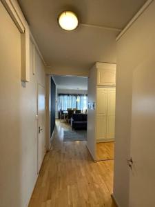 Kotimaailma-neliö keskustassa