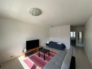 Kotimaailma - Tilava kolmio lähellä keskustaa #2 - Eugmo