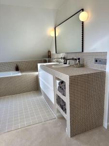 Villas Villa ACME 200 m du lac d-Annecy avec Jacuzzi : photos des chambres