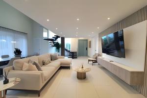Elegante villa privada de 4 dormitorios con piscina y jacuzzi