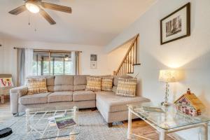 Spacious Rustic Helen Abode about half Mi From Tubing!