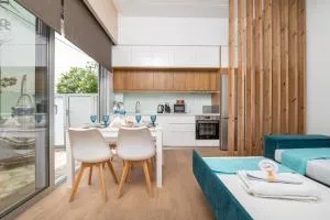 Hyacinthus Executive Suite 5 Min to BEACH - Kermetévs