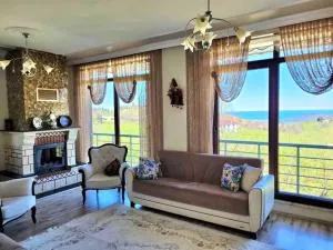 Trabzon Araklı'da Deniz Manzaralı Müstakil Villa - سورمينه