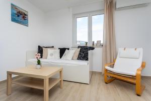 Apartments with parking spaces Baska, Krk - 19523