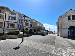 Appartements Appartement avec Piscine, Tennis & Balcon, Centre-ville Chatelaillon-Plage, 6 Pers, 2 Ch - FR-1-706-17 : photos des chambres