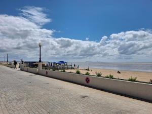 Appartements Appartement avec Piscine, Tennis & Balcon, Centre-ville Chatelaillon-Plage, 6 Pers, 2 Ch - FR-1-706-17 : Appartement