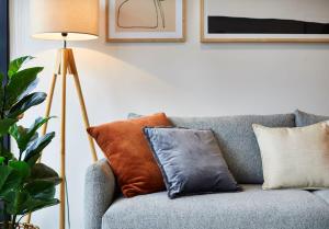 2 Bdrm 2 Bthrm Apt With Parking in Central CBD