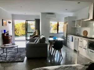 Location, luxury and stylish comfort - Newstead