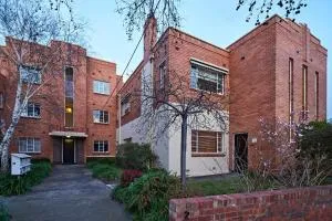 1 Bedroom Art Deco Apt With Study - Prahran