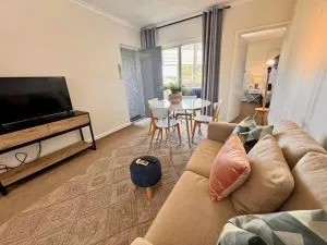 Windsor Prahran Sunny Spacious 1 Bed with Sunroom - Toorak 