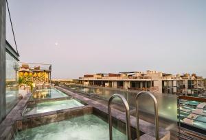 Divine 1BR Swim Up with Cenote and Gym