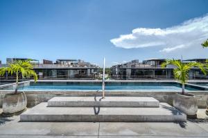 Divine 1BR Swim Up with Cenote and Gym